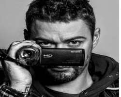 In addition to being a YouTuber, he is also a good photographer.